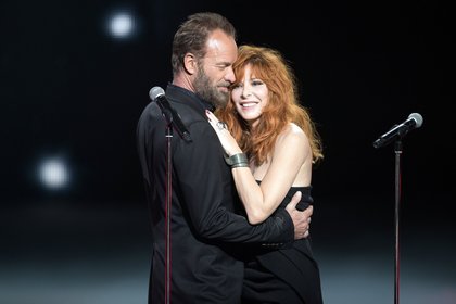 Sting et Mylène Farmer sur scène - NRJ Music Awards 2015