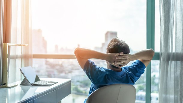Les infos du Réveil Chérie : Au travail, il faudrait s’éloigner de son bureau 3 fois par heure pour être moins fatigué