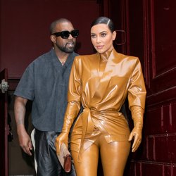 Kim Kardashian et Kanye West à la Fashion Week de Paris
