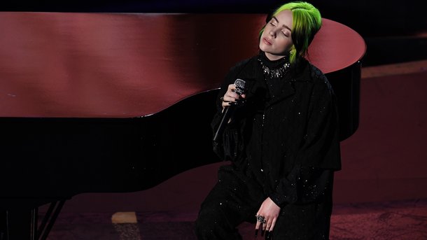 Billie Eilish rend hommage aux Oscars avec «Yesterday»
