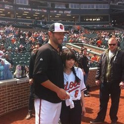 Carly Rae Jepsen: Y a des jours on se sent plus petites que les autres. Je traîne@JArrieta34 des@orioles #5'2Pride 