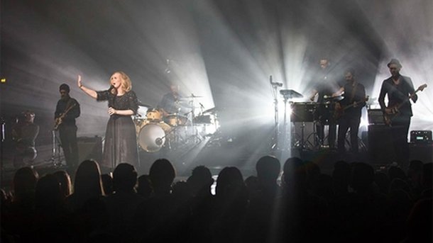 Adele : le grand moment d’émotion des NRJ Music Awards 2015