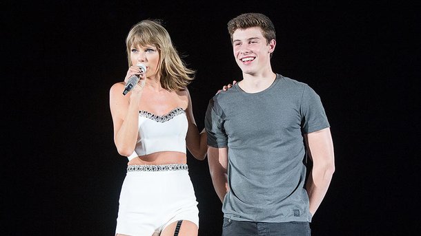 Taylor Swift offre un maquillage pailleté à Shawn Mendes!