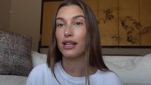 Hailey Bieber enceinte de Justin Bieber ? Elle explique son ventre arrondi