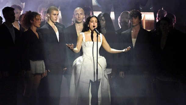 Rosalía en France : la star plus proche que jamais de ses fans lors du "Lux Tour"