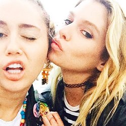 Miley Cyrus et Stella Maxwell
