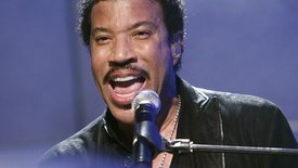 "Say You, Say Me" : Retour sur le succès du tube de Lionel Richie