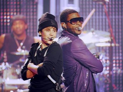 Justin Bieber et Usher : découvrez leur duo de Noël 