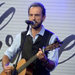 Gérald De Palmas interprète "Sur la route"
