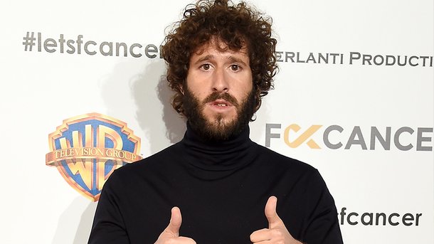 Qui est Lil Dicky, le rappeur derrière le hit «Earth»?