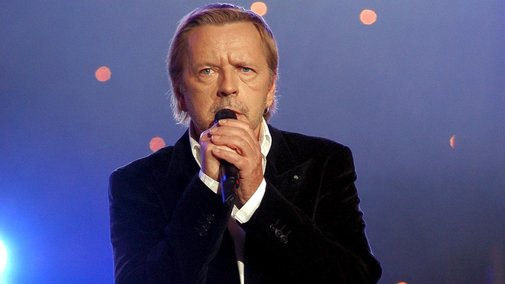 Renaud crée la surprise aux Francofolies de La Rochelle : le public ému aux larmes !