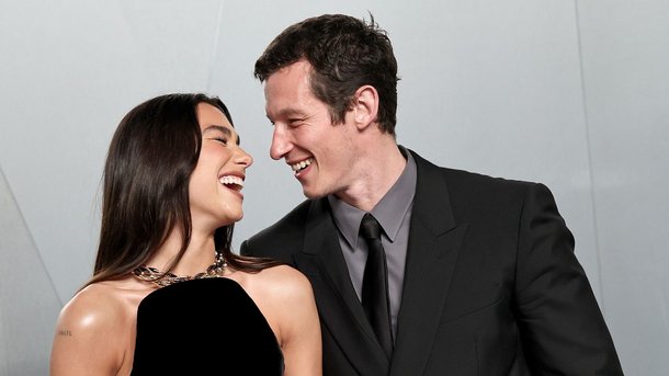 Dua Lipa a enfin dit "oui" à Callum Turner à Londres