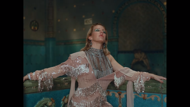 Ellie Goulding - Close To Me
