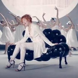 Mylène Farmer a des projets plein la tête