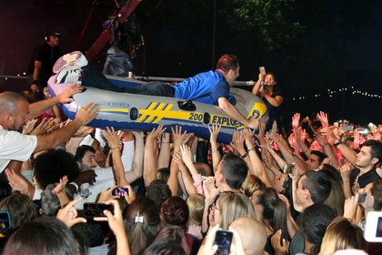 JM sur un bateau - NRJ Music Tour Toulouse 2016