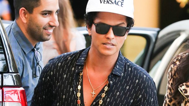 Bruno Mars : écoutez «Versace on The Floor», son nouveau hit!
