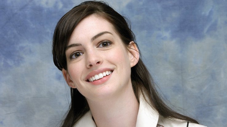 Les infos du Réveil Chérie : Anne Hathaway est la star la plus belle du monde en 2026 selon "People"
