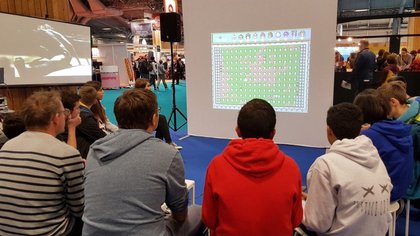L'indétrônable Bomberman Saturn et ses 10 joueurs maximum supportés, sur le stand MO5.