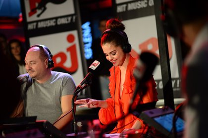 Selena Gomez à Paris chez Cauet