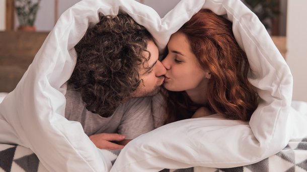 Les infos du Réveil Chérie : 61% des couples s’embrassent moins souvent sur la bouche depuis la crise sanitaire