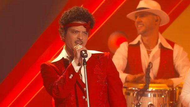 Bruno Mars : sa performance live sur "I Just Might" qui donne le ton