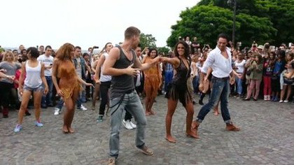 Shy'm et Chris Marques font le buzz en dansant sur le parvis du sacré coeur pour la reprise de Danse avec les Stars