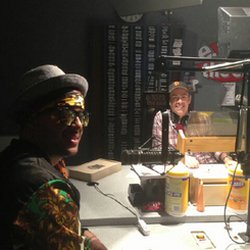 LMFAO : yeahhh baby babiesss! @SkysNuts: On air avec@ckontheradio sur@1079la fin tout de suite!!!!!!PopBottles