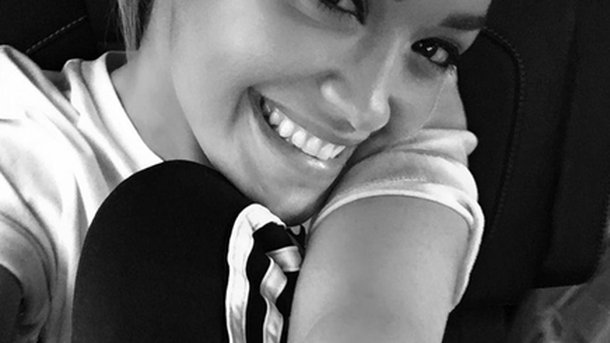 Rita Ora poste un adorable selfie pour remercier ses fans!