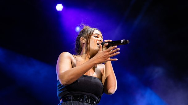 Amel Bent parle de son anxiété