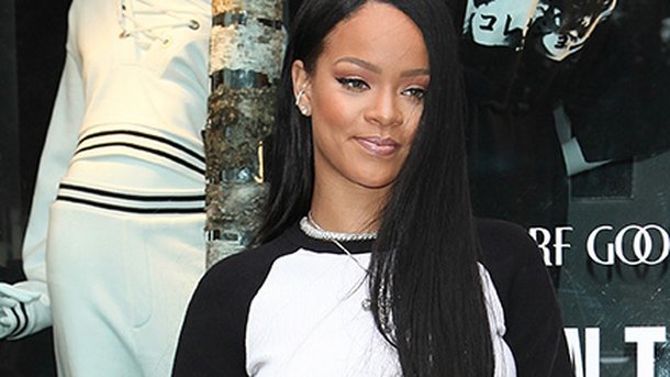 Rihanna : ses baskets élues «Chaussures de l’Année»!