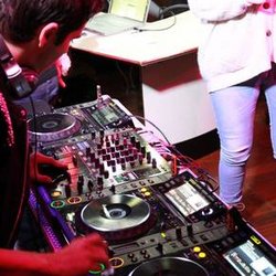 Jeudi 18 octobre avec Amel Bent et le Dj Michael Canitrot