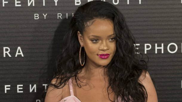 Rihanna: encore un magazine qui succombe à son charme!