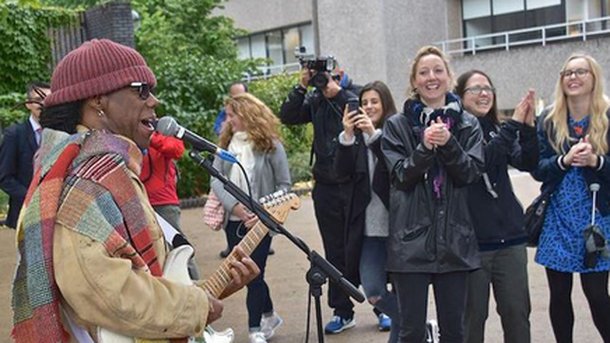 Nile Rodgers : 17 euros les 20 minutes !
