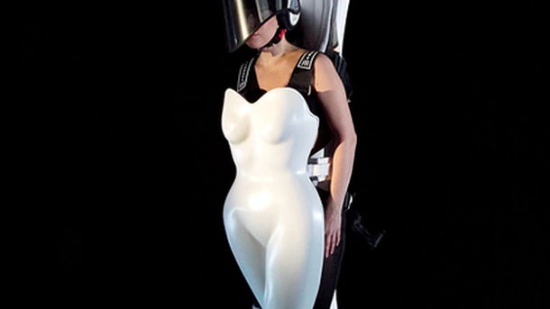 Lady Gaga : une tenue futuriste pour la sortie d'« ARTPOP » !