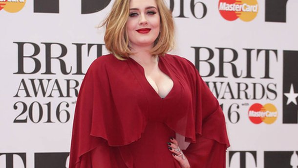 Adele s’essaye au twerk sur scène! Découvrez la vidéo!