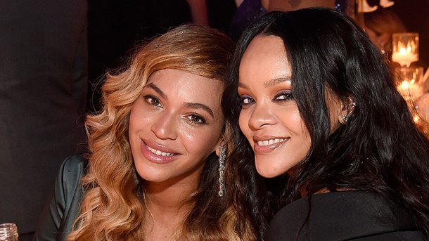 Beyoncé, hyper sexy, soutient la fondation de Rihanna au Diamond Ball