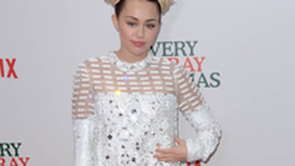 Miley Cyrus son bisou fait le buzz!