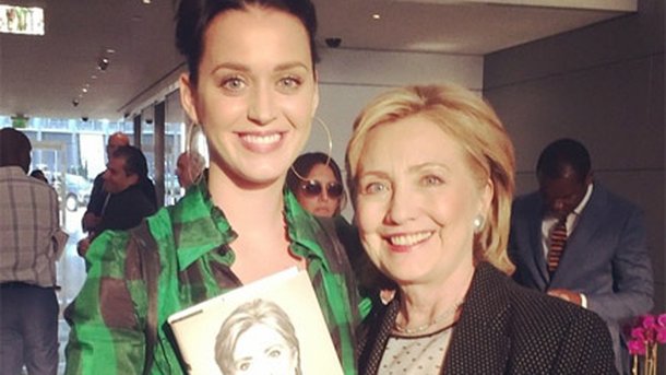 Katy Perry félicite Hillary Clinton pour sa victoire à New York!