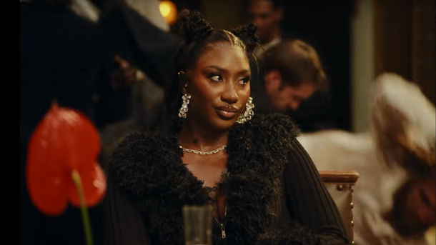 Aya Nakamura mène la danse dans le clip de son nouveau single "Désarmer"
