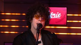 LP interprète son nouveau single « Recovery » en live