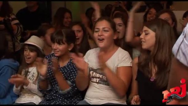 Selena Gomez dans les studios d'NRJ