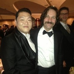 Psy avec l'acteur américain Paul Rudd