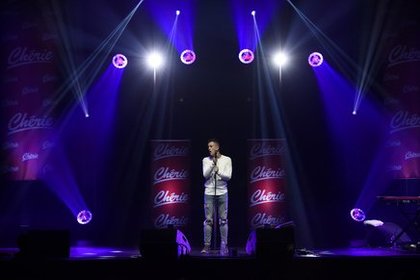 Loïc Nottet sur la scène du Concert Pop Love
