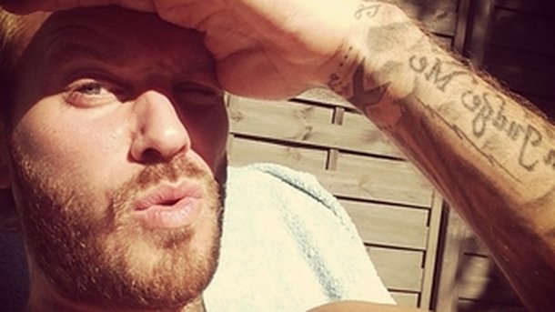 M. Pokora en vacances!