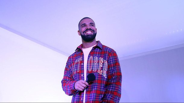 Drake: la vidéo adorable de son fils Adonis qui parle français