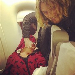Rihanna : Oncle Spanky. Crétin :) 