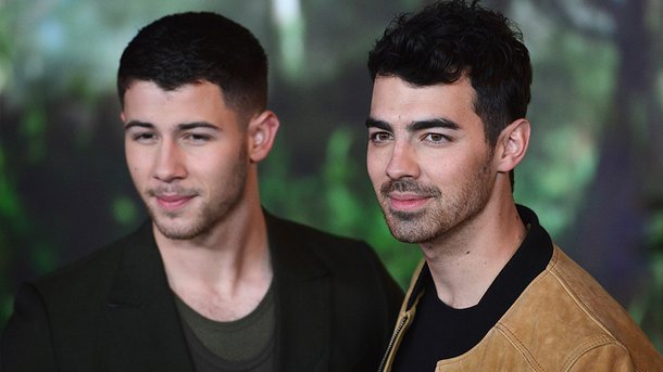 Joe et Nick Jonas parodient le hit «Chains» sur Instagram!