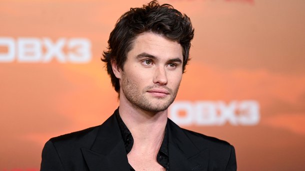 “Outer Banks” : Chase Stokes a raté son audition pour jouer dans “Stranger Things”