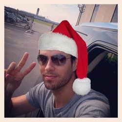 Enrique Iglesias: Joyeux Noël et Feliz Navidad à tous! Je suis si reconnaissant pout tout ce qui m'est arrivé cette année! 