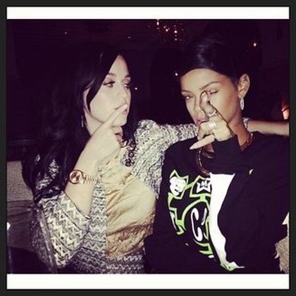 Rihanna: Elle x Elle.... Toujours super de voir my Lil Kitty cat!!! #Perry
